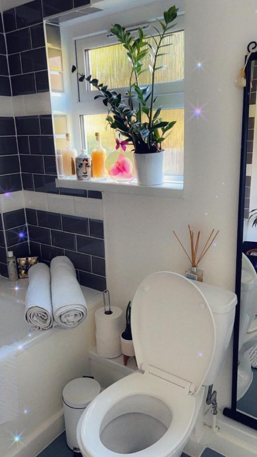 Stay In Woking With Benita Horsell Luaran gambar